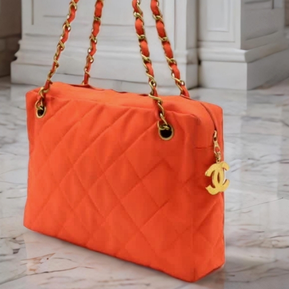 CHANEL ✨️ VINTAGE QUILTED RED/ORANGE NYLON SHOULDER BAG - Picture 3 of 15
